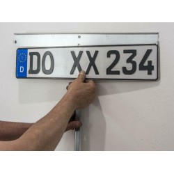 Parkovací značka s nárazovým sloupkem pro upevnění tabulky s číslem 750 mm