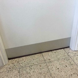 Piastra di calcio della porta 250X955mm per la porta d'ingresso della stanza porta piatta porta della cantina autoadesiva