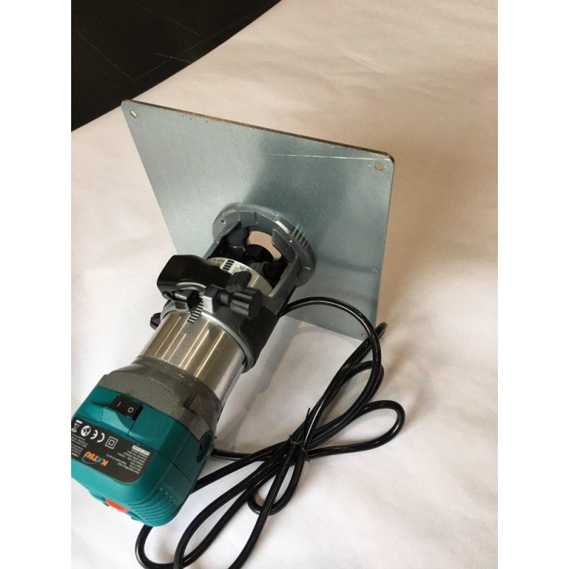 Tavola di fresatura in acciaio con inserto per fresa MAKITA RT0700 KATSU 101750 Tavola di fresatura in acciaio con inserto per fresa MAKITA RT0700 KATSU 101750